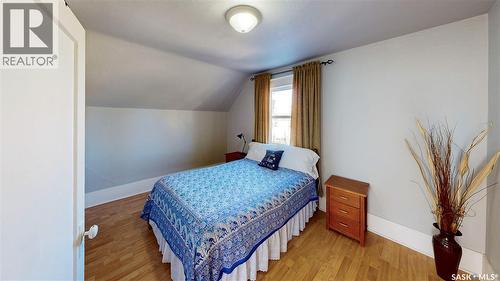 827 15Th Avenue, Regina, SK - Indoor Photo Showing Bedroom