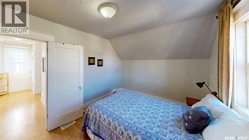 827 15Th Avenue, Regina, SK - Indoor Photo Showing Bedroom