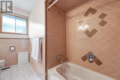 28 Aviemore Drive, Toronto, ON - Indoor Photo Showing Bathroom
