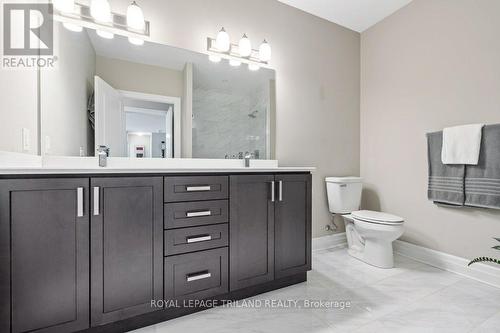 504 - 1200 Commissioners Road W, London South (South B), ON - Indoor Photo Showing Bathroom