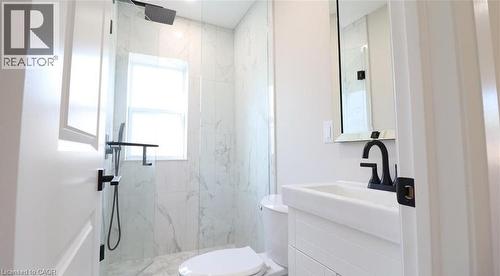 875 Millwood Road Unit# 3B, Toronto, ON - Indoor Photo Showing Bathroom