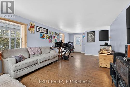 4 Water Street, Rideau Lakes, ON - Indoor Photo Showing Living Room