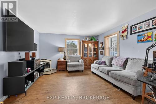 4 Water Street, Rideau Lakes, ON - Indoor Photo Showing Living Room