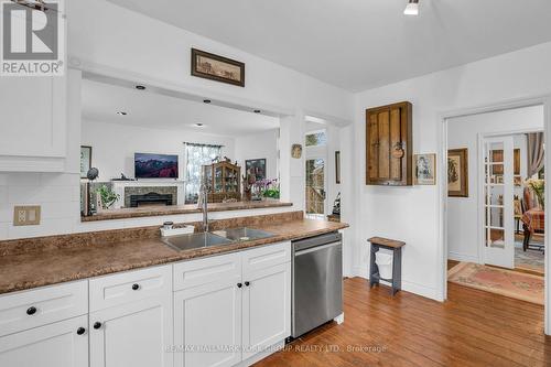 22 Marksbury Court, Aurora, ON - Indoor Photo Showing Kitchen With Double Sink