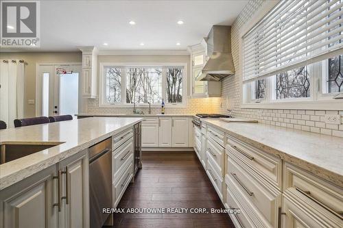 332 Shoreview Road, Burlington, ON - Indoor Photo Showing Kitchen With Upgraded Kitchen