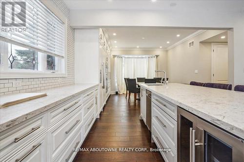 332 Shoreview Road, Burlington, ON - Indoor Photo Showing Kitchen With Upgraded Kitchen