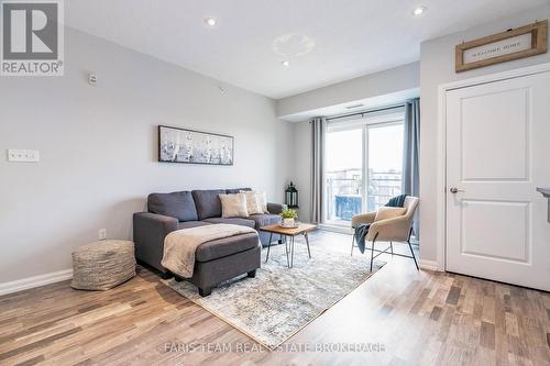 603 - 302 Essa Road, Barrie, ON - Indoor Photo Showing Living Room