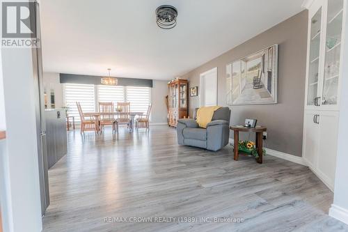 85 Avenue Road, Kapuskasing, ON - Indoor Photo Showing Living Room