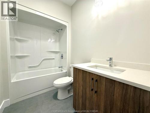 33 Duskridge Road, Chatham, ON - Indoor Photo Showing Bathroom