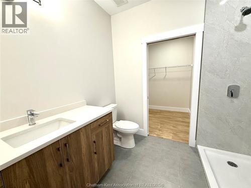 33 Duskridge Road, Chatham, ON - Indoor Photo Showing Bathroom