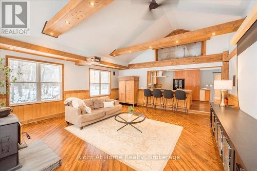 9658 Second Line, Milton, ON - Indoor Photo Showing Living Room