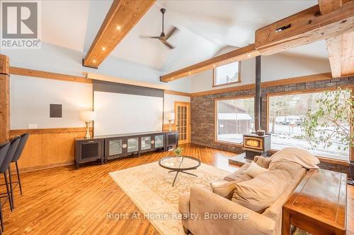 9658 Second Line, Milton, ON - Indoor Photo Showing Living Room