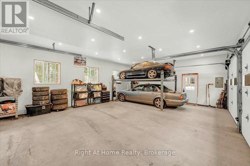 9658 Second Line, Milton, ON - Indoor Photo Showing Garage