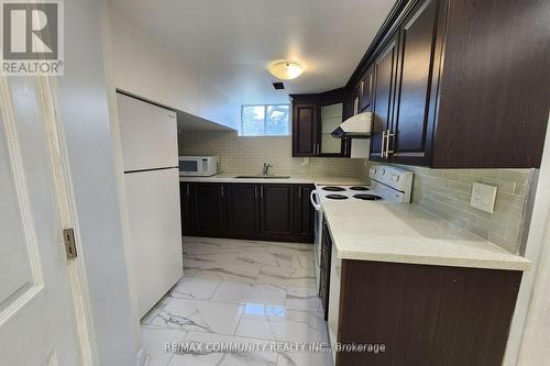Bsmt - 315 Rossland Road W, Whitby, ON - Indoor Photo Showing Kitchen