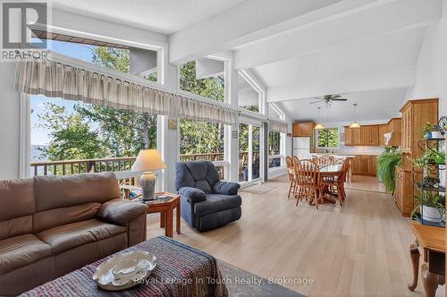 2519 Champlain Road, Tiny, ON - Indoor Photo Showing Living Room