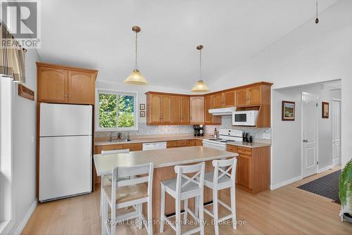 2519 Champlain Road, Tiny, ON - Indoor Photo Showing Other Room