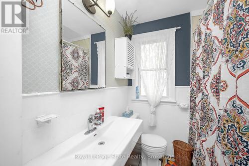 2323 56 Highway, Hamilton, ON - Indoor Photo Showing Bathroom