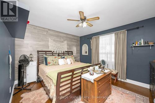 2323 56 Highway, Hamilton, ON - Indoor Photo Showing Bedroom