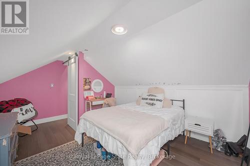 2323 56 Highway, Hamilton, ON - Indoor Photo Showing Bedroom