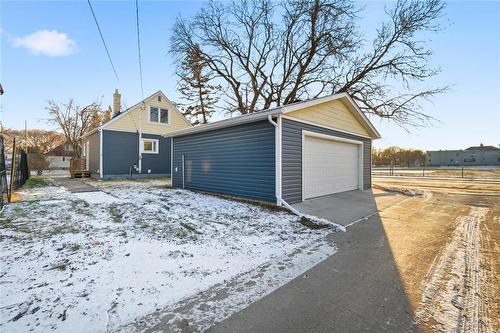 111 Blenheim Avenue, Winnipeg, MB - Outdoor