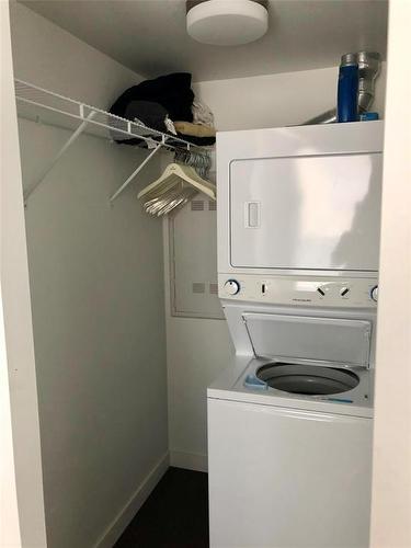 602 311 Hargrave Street, Winnipeg, MB - Indoor Photo Showing Laundry Room