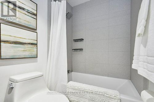 525 - 1190 Dundas Street E, Toronto, ON - Indoor Photo Showing Bathroom