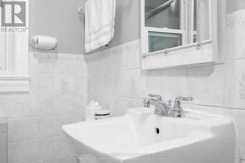 221 Liberty Street N, Clarington (Bowmanville), ON - Indoor Photo Showing Bathroom