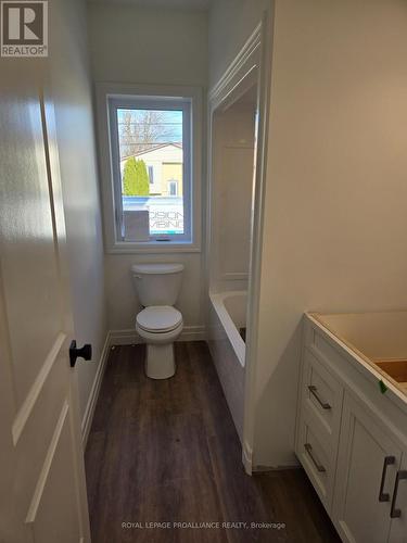 2 - 45 Heber Street, Quinte West (Trenton Ward), ON - Indoor Photo Showing Bathroom