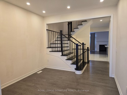 8 Beasley Grove, Hamilton, ON - Indoor Photo Showing Other Room