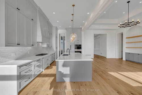 10 Franklin Crescent, Whitby, ON - Indoor Photo Showing Kitchen With Upgraded Kitchen