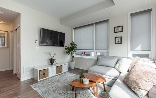 301-1120 Briar Hill Avenue, Toronto, ON - Indoor Photo Showing Living Room