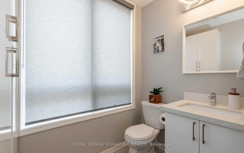 301-1120 Briar Hill Avenue, Toronto, ON - Indoor Photo Showing Bathroom