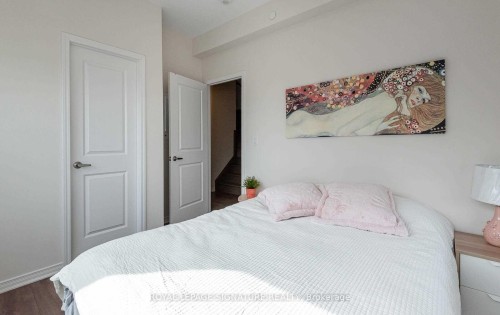 301-1120 Briar Hill Avenue, Toronto, ON - Indoor Photo Showing Bedroom