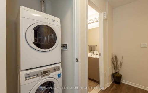 301-1120 Briar Hill Avenue, Toronto, ON - Indoor Photo Showing Laundry Room