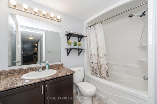 111-67 Kingsbury Square, Guelph, ON - Indoor Photo Showing Bathroom