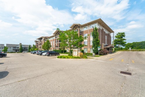 111-67 Kingsbury Square, Guelph, ON - Outdoor