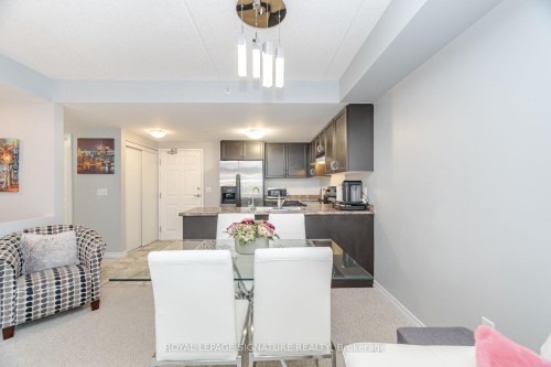 111-67 Kingsbury Square, Guelph, ON - Indoor Photo Showing Dining Room