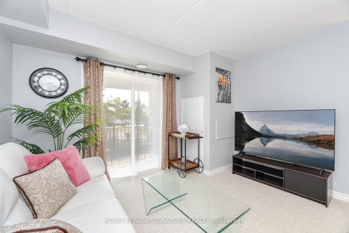 111-67 Kingsbury Square, Guelph, ON - Indoor Photo Showing Bedroom