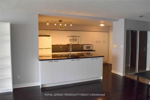1009-30 Greenfield Avenue, Toronto, ON - Indoor Photo Showing Kitchen