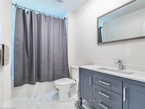 194 Pleasant Avenue, Toronto, ON - Indoor Photo Showing Bathroom