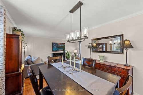 1 Forrestwood Crescent, East Gwillimbury, ON - Indoor Photo Showing Dining Room