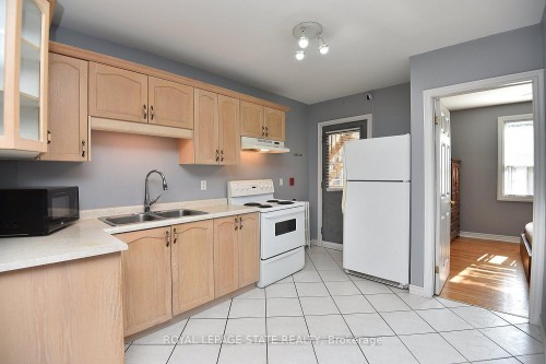 6-29 Sherman Avenue S, Hamilton, ON - Indoor Photo Showing Kitchen With Double Sink