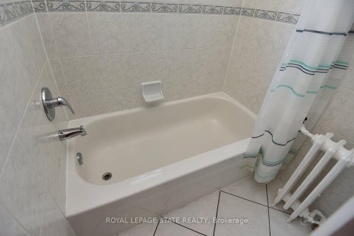 6-29 Sherman Avenue S, Hamilton, ON - Indoor Photo Showing Bathroom