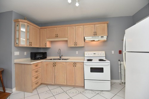 6-29 Sherman Avenue S, Hamilton, ON - Indoor Photo Showing Kitchen With Double Sink