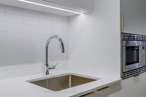 502-3071 Trafalgar Road, Oakville, ON - Indoor Photo Showing Kitchen