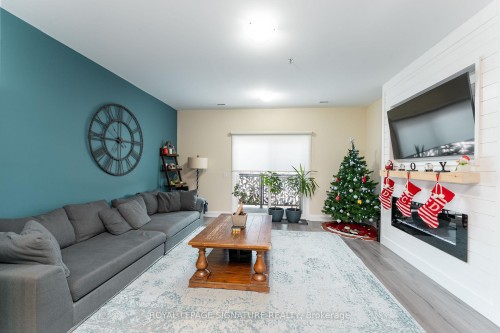 108-43 Dale Drive, New Tecumseth, ON - Indoor Photo Showing Living Room