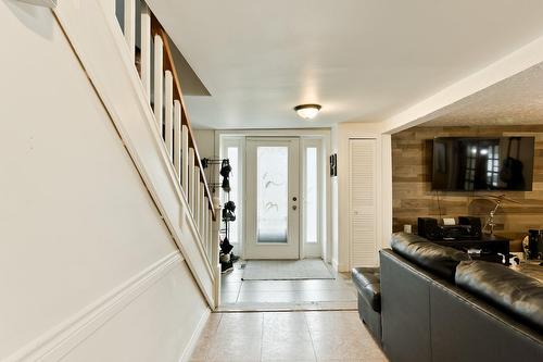 Hall d'entrée/Vestibule - 52  - 56 3E Avenue, Windsor, QC - Indoor Photo Showing Other Room