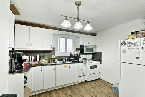 Cuisine - 52  - 56 3E Avenue, Windsor, QC - Indoor Photo Showing Kitchen With Double Sink