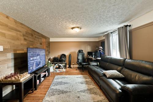 Salon - 52  - 56 3E Avenue, Windsor, QC - Indoor Photo Showing Living Room