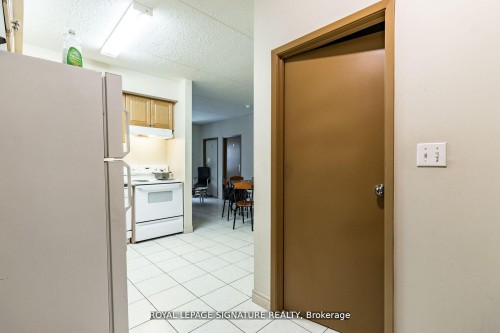 101-253 Lester Street, Waterloo, ON - Indoor Photo Showing Kitchen